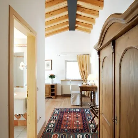 托德里尼别墅酒店 *